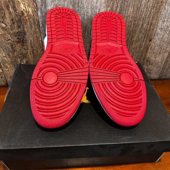 Jordan Air 1 Low FlyEase in White, Red, and Black - Picture 5 of 7